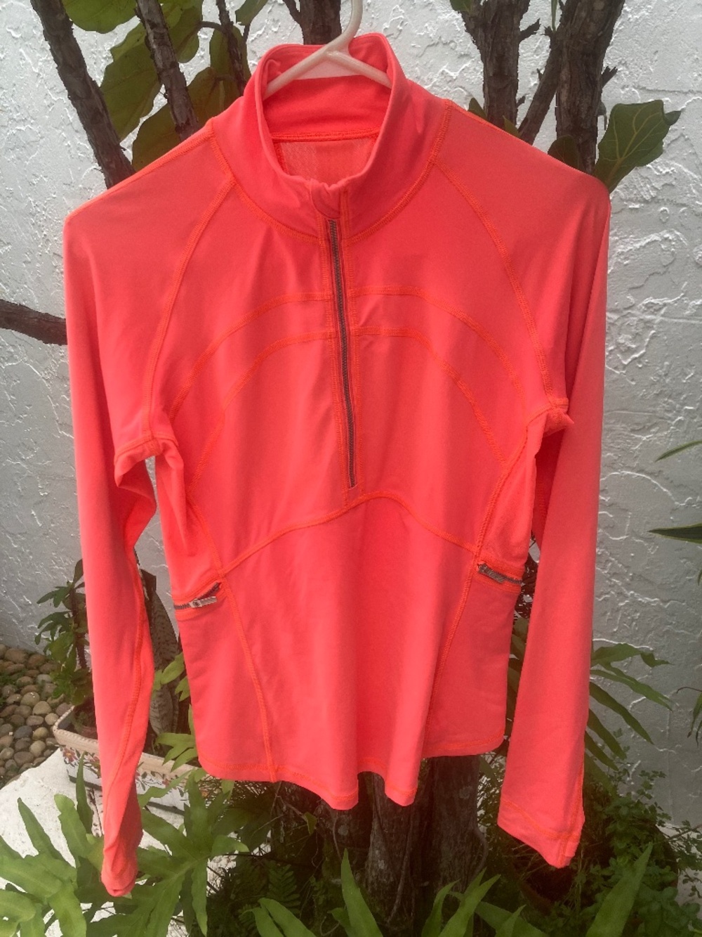 LULULEMON 1/2 ZIP Women’s pullover SIZE 6 BRIGHT PEACH. Excellent Condition